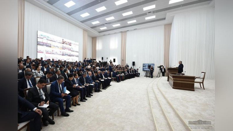 '1 mingta issiqxonaning 2,2 trillion so`mlik kreditlarini qaytarish muddati uzaytirib beriladigan bo`ldi'ning rasmi