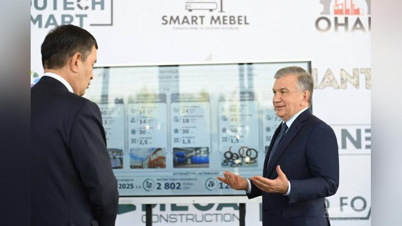 'Shavkat Mirziyoev Samarqandda qurilayotgan savdo, sanoat va servis majmuasining qurilish maydonida bo`ldi (foto)'ning rasmi