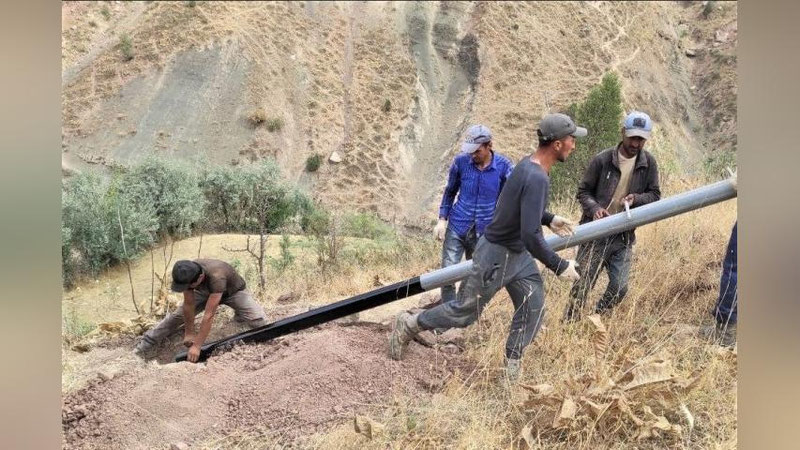 'Surxondaryoning tog`li Vochax qishlog`iga ilk bor elektr toki etib bormoqda'ning rasmi