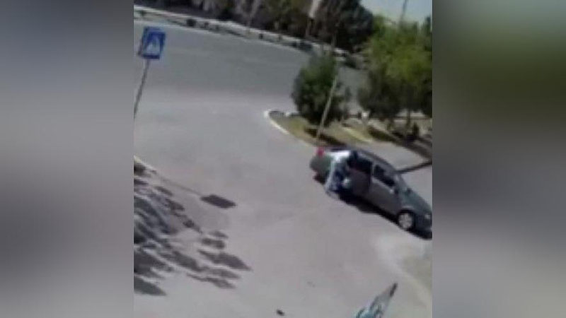 'Farg`onada qizni mashinada o`g`irlab ketmoqchi bo`lgan 21 yoshli yigit ushlandi (video)'ning rasmi