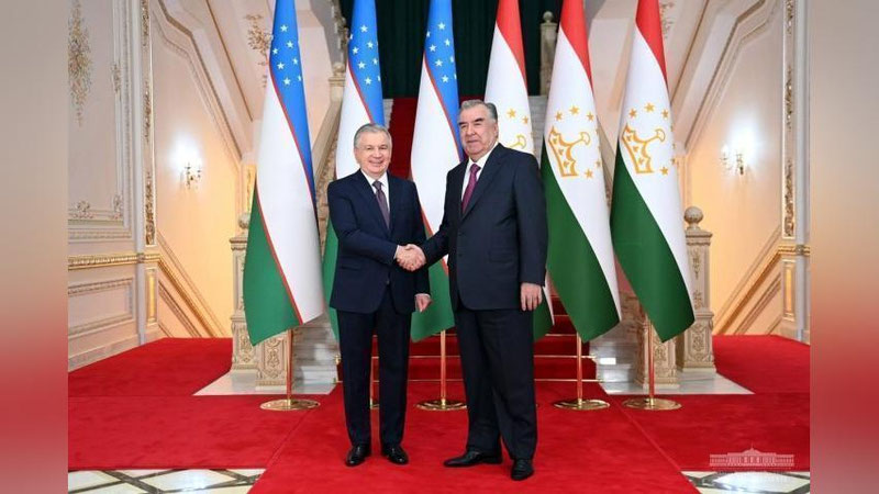 'Shavkat Mirziyoev Emomali Rahmon bilan uchrashdi (foto)'ning rasmi