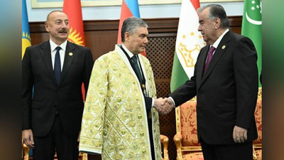 'Gurbanguli Berdimuhamedovga Markaziy Osiyo davlatlari rahbarlarining oliy mukofoti topshirildi'ning rasmi