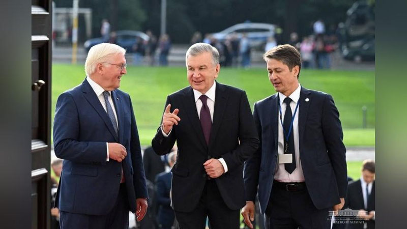 'Shavkat Mirziyoev Germaniyada Markaziy Osiyo davlatlari rahbarlarining Frank-Valter Shtaynmayer bilan uchrashuvida ishtirok etdi (foto)'ning rasmi