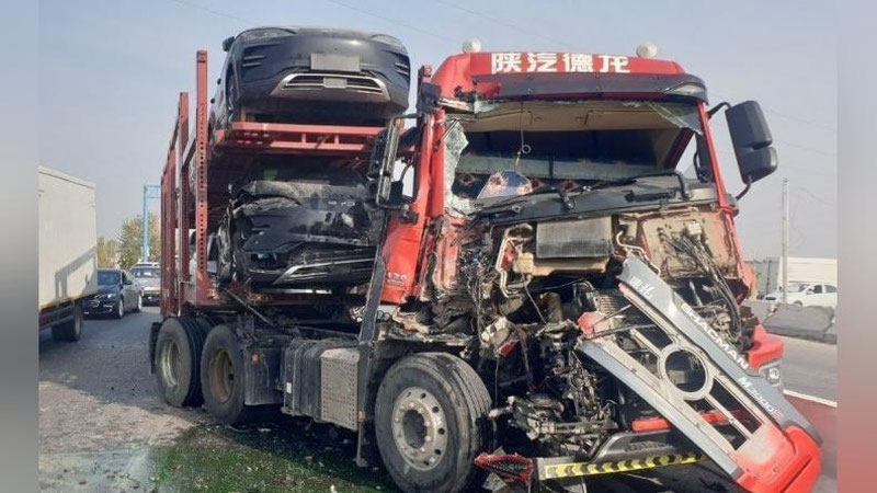 'Фарғонада янги BYD'ларни олиб кетаётган МАN юк машинаси ЙТҲга учради (видео)'ning rasmi