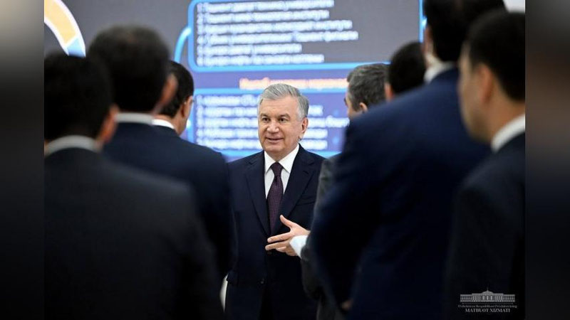 'Шавкат Мирзиёев Қаршидаги саноат лойиҳалари билан танишди (фото)'ning rasmi