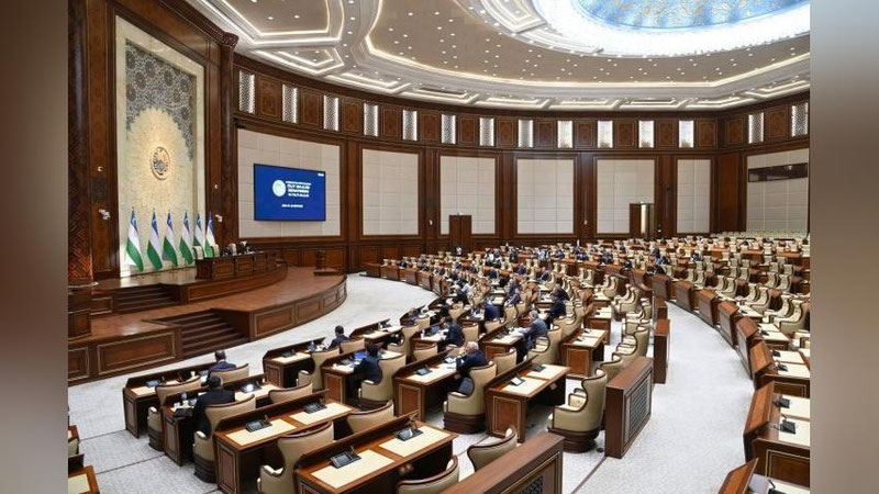 'Сенат "Йўл ҳаракати тўғрисида"ги Қонунни маъқуллади'ning rasmi