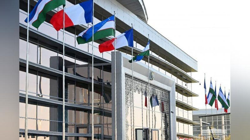 'Shavkat Mirziyoev Samarqandga bordi'ning rasmi