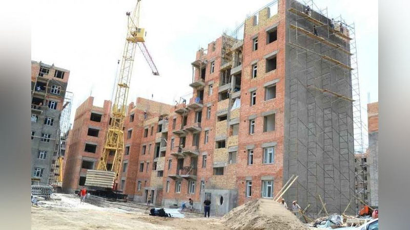 'Toshkent viloyatida bir yil oldin bitkazilishi kerak bo`lgan binolardan 13 tasi haliyam tayyor emasligi ma`lum bo`ldi'ning rasmi