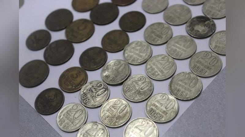 'Buxoroda qariyb 100 dona tarixiy tangalarni xorijga olib chiqmoqchi bo`lgan fuqaro qo`lga tushdi'ning rasmi