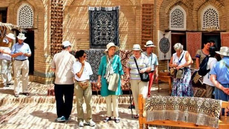 'Endi chet el fuqarolarini O`zbekistonga taklif qilish bo`yicha davlat xizmati ko`rsatiladi'ning rasmi