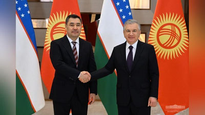 'Shavkat Mirziyoev Japarov bilan uchrashdi'ning rasmi