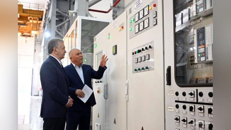 'Prezident To`palang gidroelektr stansiyasining modernizasiya ishlarini ko`zdan kechirdi (foto)'ning rasmi