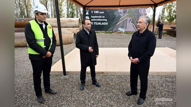 'Prezident Toshkentda “Yangi O`zbekiston” ko`chasi va 4R12 magistral yo`li kesishuvida quriladigan yo`l o`tkazgich loyihasi bilan tanishdi'ning rasmi