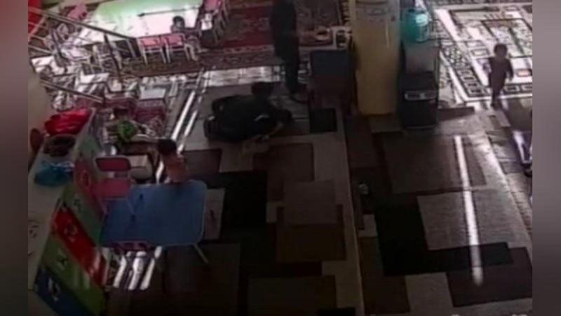 'Buxoroda "bog`cha opa" yosh bolani kaltakladi (video)'ning rasmi
