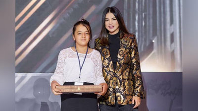 'Saida Mirziyoeva shaxmat bo`yicha jahon chempioni Afruza Hamdamovani tabrikladi'ning rasmi