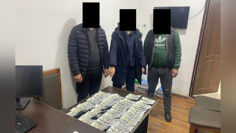 'O`zbekiston Respublikasi Investisiyalar va tashqi savdo vazirligining Transport yo`laklari va logistikani rivojlantirish boshqarmasi mansabdori pora bilan qo`lga tushdi'ning rasmi