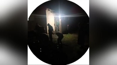 'Angrenda o`qituvchilar kechasi maktabga kelgan ko`mirni tashigani aytildi (video)'ning rasmi