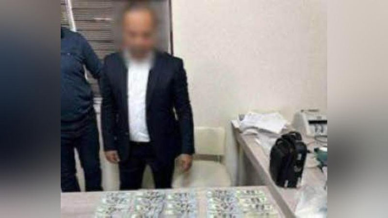 '“O`zenergoinspeksiya” mansabdori pora bilan ushlandi'ning rasmi