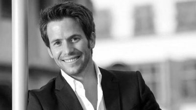 'Gollivud aktyori, uning ikki nafar qizi va uchuvchi aviahalokat oqibatida halok bo`ldi'ning rasmi