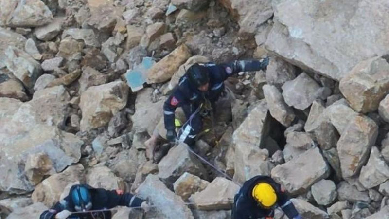 'Qozog`istonda chuqurga tushib ketgan avtobus 3 kundan keyin topildi'ning rasmi