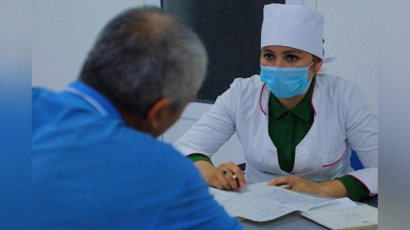 'Davlat fuqarolik xizmati xodimlari tibbiy ko`rikdan o`tkazilmoqda'ning rasmi