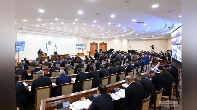 'Prezident sanoatda ishlab chiqarishni ko`paytirish masalalariga to`xtaldi'ning rasmi