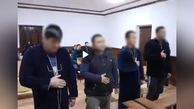 'Qashqadaryoda yo`ldan o`tib ketayotgan YPX xodimlarini sababsiz so`kkan erkaklar qamaldi (video)'ning rasmi