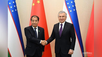 'Shavkat Mirziyoev Shenchjen shahrida “CSG” kompaniyasi direktorlar kengashi raisi Men Chjenpin bilan uchrashdi'ning rasmi