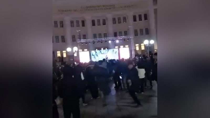 'Diskoteka Alisher Navoiyning tug`ilgan kunida uyushtirilgan'ning rasmi