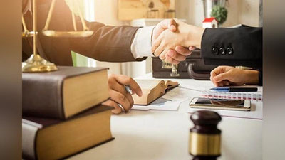 'To`rtko`lda sudyaga 10 ming dollar pora taklif qilgan advokat qo`lga tushdi'ning rasmi