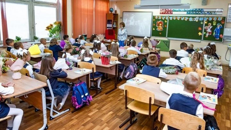 'Rossiyada migrantlarning bolalari uchun yangi qonun qabul qilinishi mumkin'ning rasmi