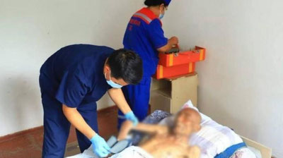 'Zomindagi shifoxona hovlisida qarovsiz qolib, tanasini qurtlar bosib ketgan erkak vafot etdi'ning rasmi