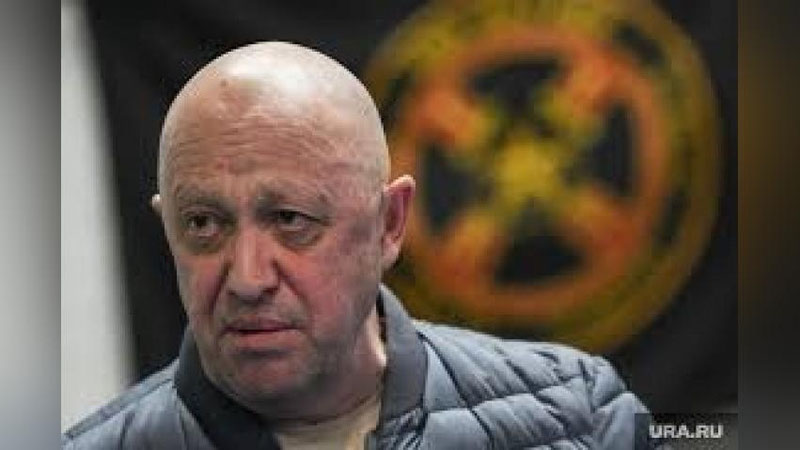 '“Biz orqaga qaytamiz va dala lagerlariga jo`nab ketamiz" Prigojen Moskvaga yurushni to`xtatganini e`lon qildi'ning rasmi