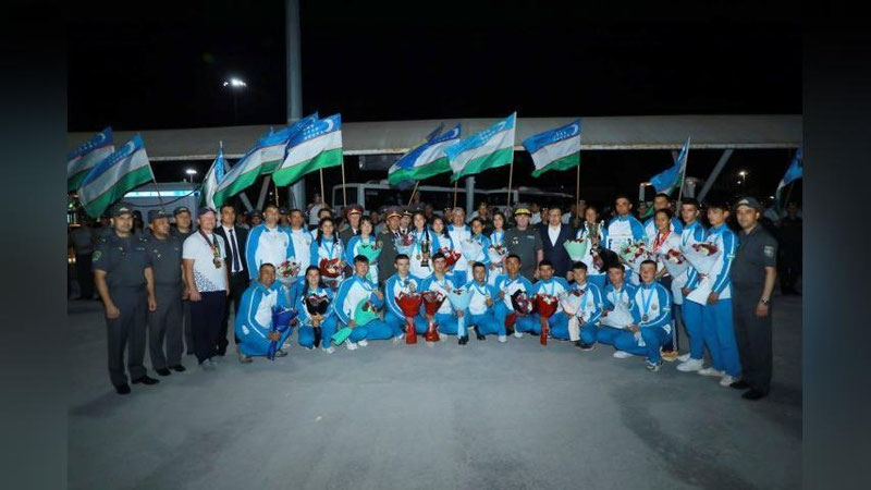 '10-11-sinf o`quvchilaridan iborat O`zbekiston terma jamoasi xalqaro musobaqada kuchli uchlikdan o`rin oldi'ning rasmi