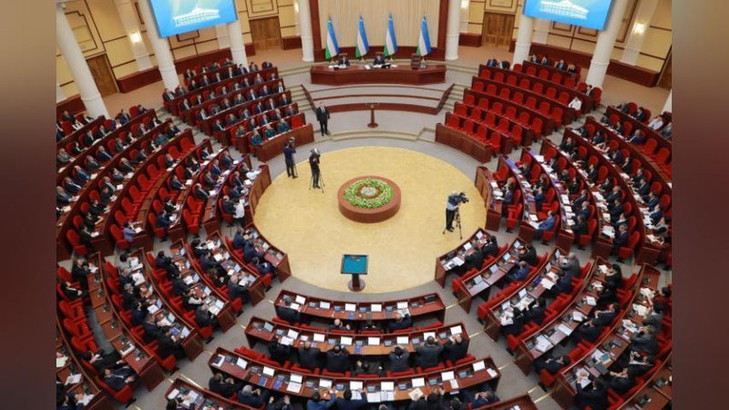 'Қонун лойиҳаси маъқулланди: мансаб мавқеини суиистеъмол қилганлар 10 йилгача озодликдан маҳрум қилиниши мумкин'ning rasmi