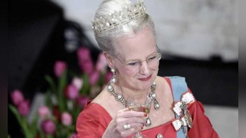 'Daniya qirolichasi taxtni o`g`liga topshirdi'ning rasmi