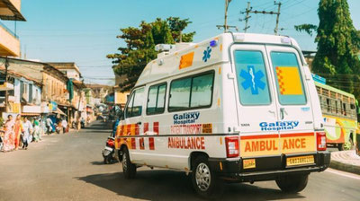 'Hindistonda qurilish krani odamlar ustiga quladi'ning rasmi