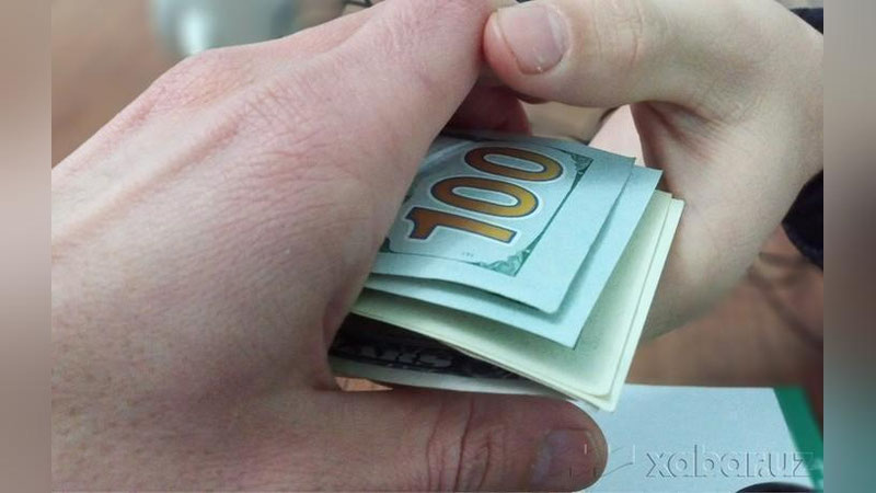 'Namanganda bola puli olib berish evaziga pul talab qilgan mahalla raisi ushlandi'ning rasmi