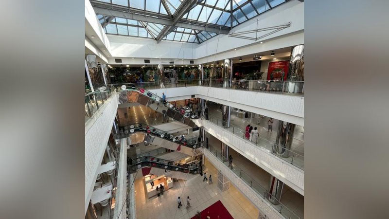 'Toshkentdagi nomdor savdo kompleksining ovqatlanish joyida sichqon aylanib yuribdi'ning rasmi