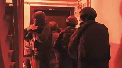 'Qo`lga olinganlar IShIDga aloqador ekani aytildi'ning rasmi