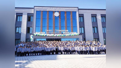 'Qarshidagi maktablardan birining barcha bitiruvchisi OTM talabasi bo`ldi'ning rasmi
