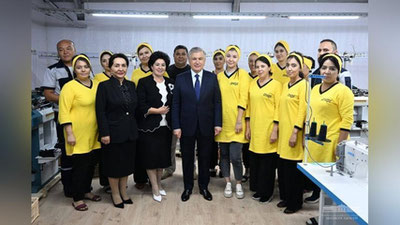 'Shavkat Mirziyoev Sergeli tumanidagi Yangi Bunyodobod mahallasida bo`ldi (foto)'ning rasmi