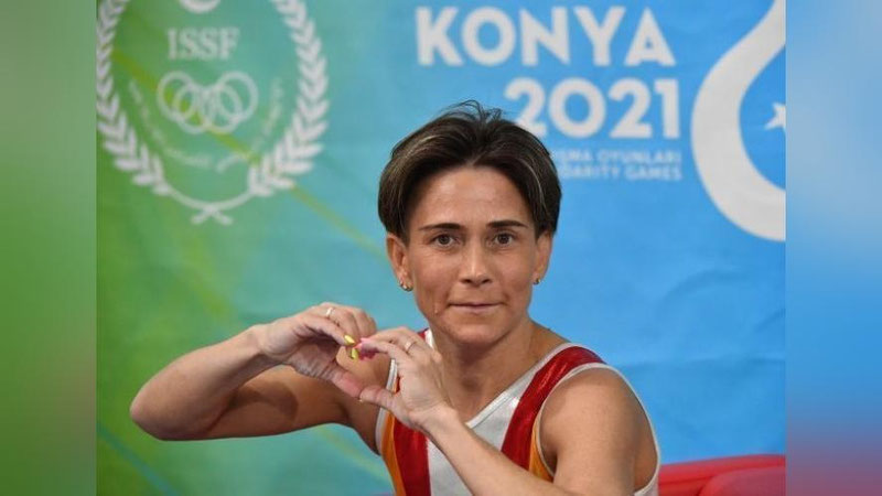 'Oksana Chusovitina yana bir xalqaro musobaqada oltin medalni qo`lga kiritdi'ning rasmi