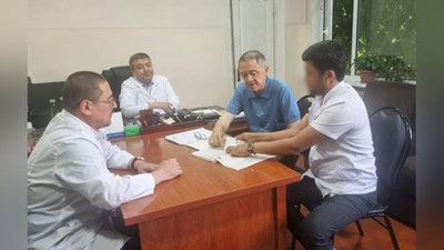 'Farg`onada shifokorga “xayfsan” berildi'ning rasmi