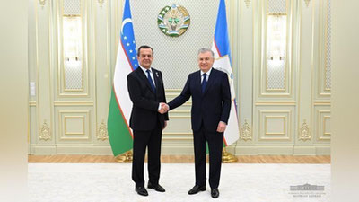 'O`zbekiston Qahramoni Zayniddin Nizomxo`jaev faxriy unvon bilan taqdirlandi'ning rasmi