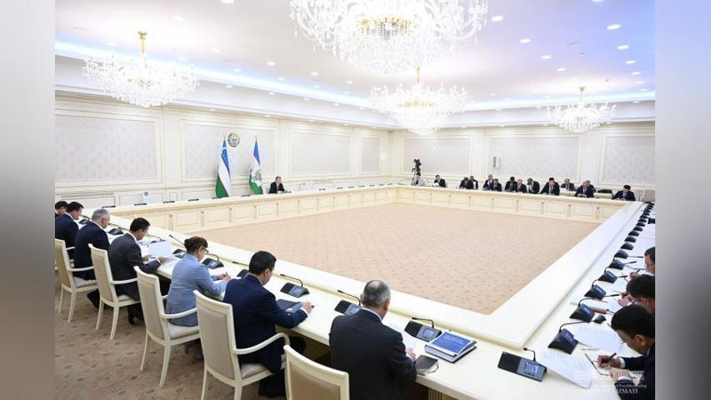 'Shavkat Mirziyov raislik qilayotgan yig`ilishda sanoat sohasidagi erishilgan yutuqlar sarhisob qilindi'ning rasmi