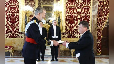 'O`zbekistonning yangi elchisi Ispaniya Qiroliga ishonch yorliqlarini topshirdi'ning rasmi