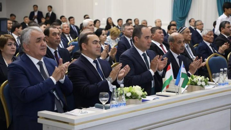 'O`zbekiston-Tojikiston oliy ta`lim muassasalari rektorlarining II forumi o`z ishini boshladi'ning rasmi