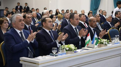 'O`zbekiston-Tojikiston oliy ta`lim muassasalari rektorlarining II forumi o`z ishini boshladi'ning rasmi