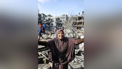 'Эгасиз қолган ногиронлик аравачаси, фарзандининг кафанга ўралган мурдасини қучиб йиғлаётган она, қўлидани егулик билан жон берган гўдак… Исроилнинг Ғазо секторига қилган ҳужуми суратларда'ning rasmi